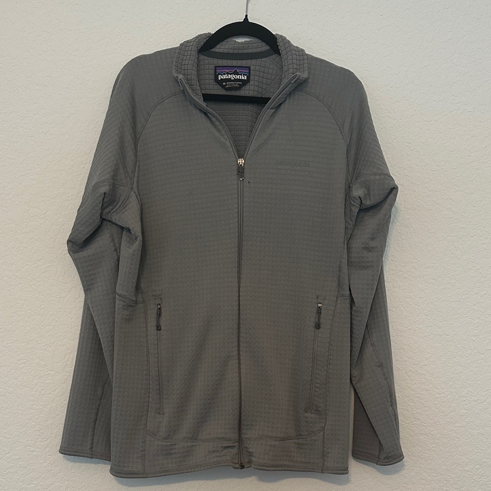 Patagonia Women’s Light Gray Full-Zip Jacket